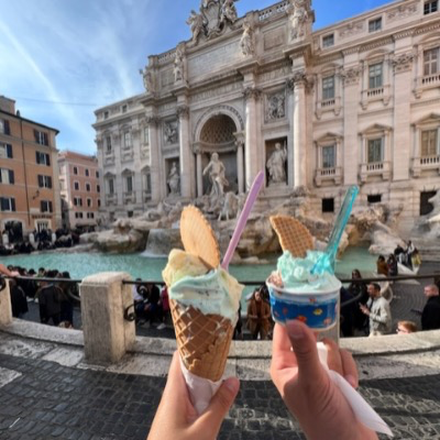 Un heladito en la Fontana 