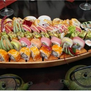 Barco con 500 piezas de sushi 