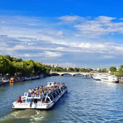 Paseo en barco por el rio Sena