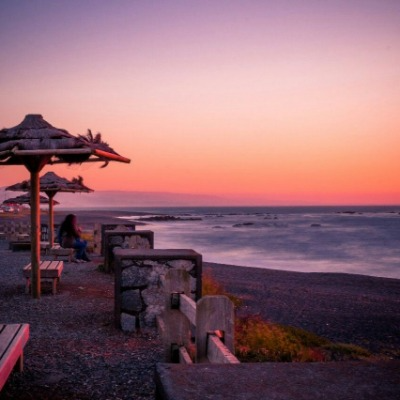 Atardecer romántico en playa Maule