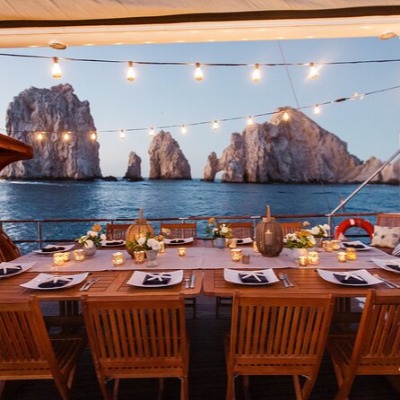 Cena en un yate