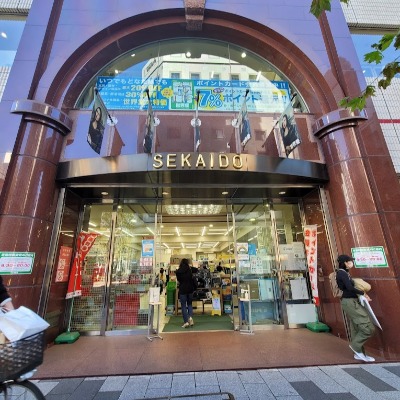 Compras en lapicitos en Sekaido Shinjuku