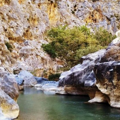 Senderismo por el río en el desfiladero de Kourtaliotiko, Rethymno-Creta