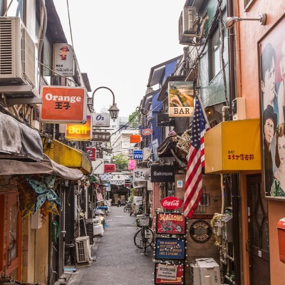 Tour gastronómico por Callejones del Golden Gai de Shinjuku