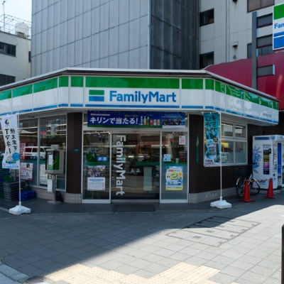 Comidillas para pasear del Family Mart (tienda de conveniencia)