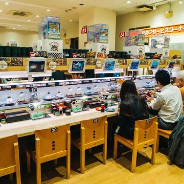 Cena en Kura Sushi Tokyo