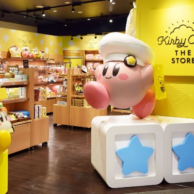 Cena y recuerdos en el Kirby Café